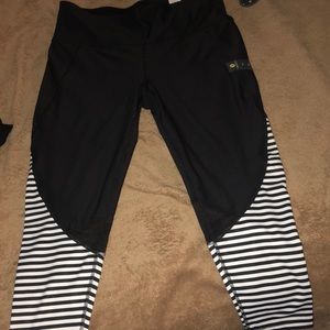 Xersion Studio 7/8 high rise work out legging